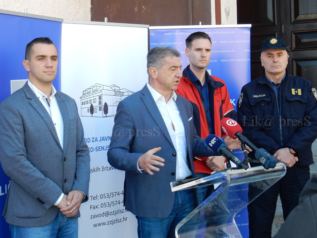 Susret s novinarima na otvorenom u Gospiću                                                                                                                                                                                                                